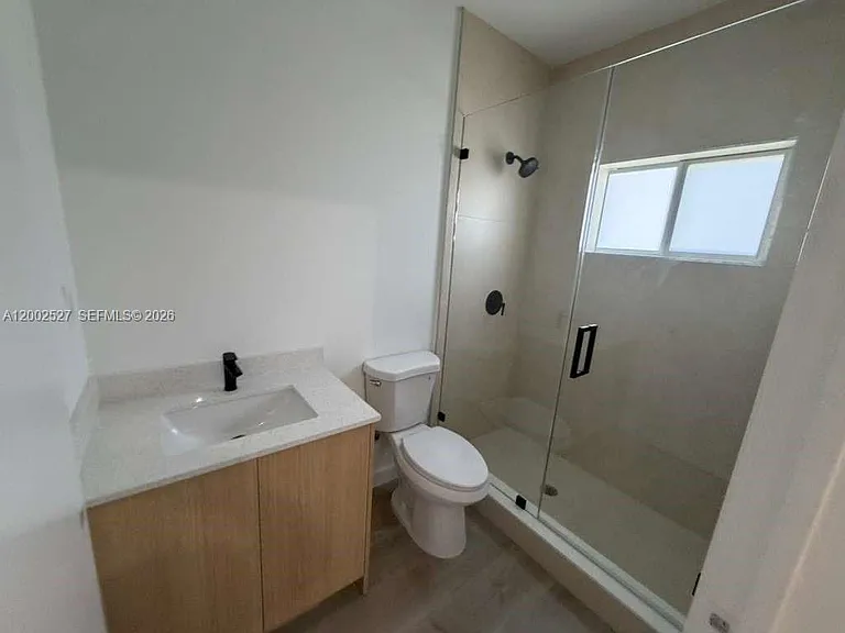 831 SE 9th Ave — Photo 5