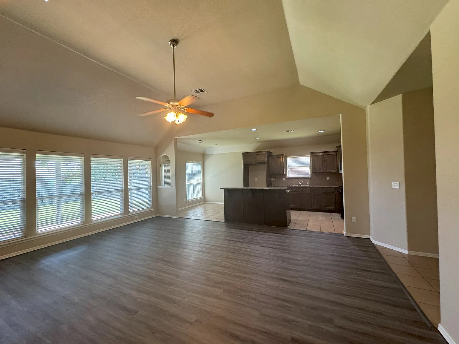 4 bed, 2104 sqft, $2,395 — Photo 3