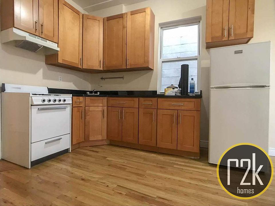 1st image of 3709 Crescent St #3