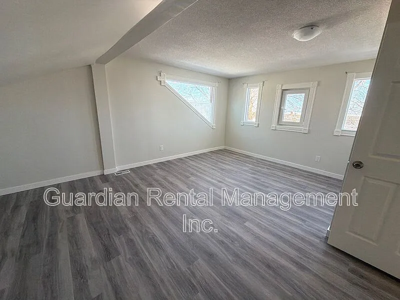 Building Photo - 1 Nugent St #B