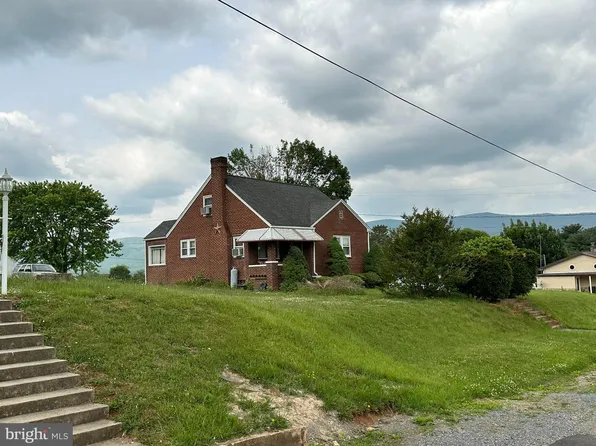 701 S 2nd St, Shenandoah, VA 22849