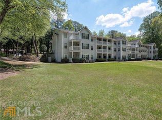 226 Streamside Dr, Roswell, GA 30076