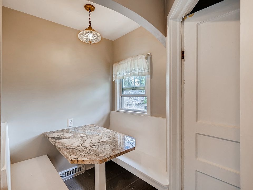 5260 Newton Unit 1 Kitchen