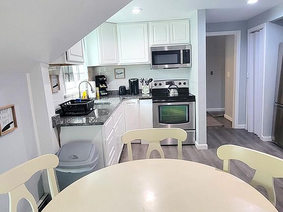 4th image of 31-33 Bancroft St #31B