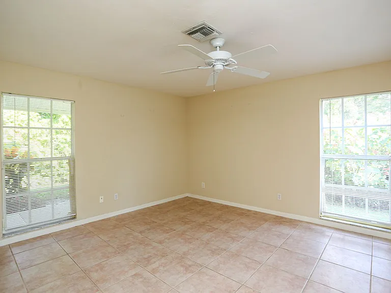 1040 Moon Lake Dr — Photo 14