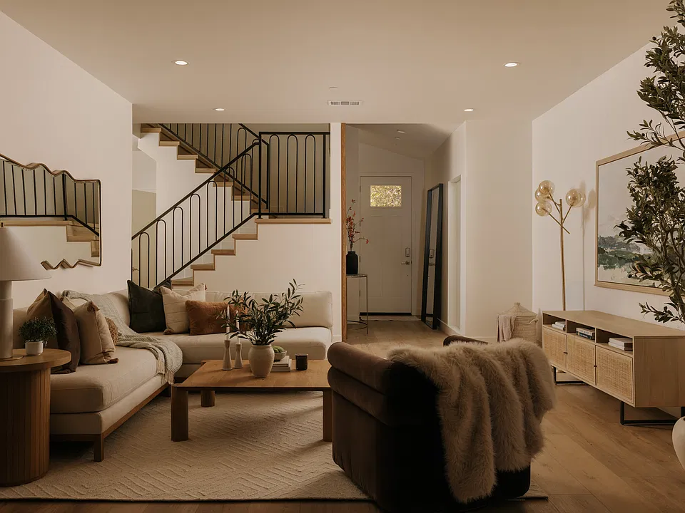 8204 Oso Ave