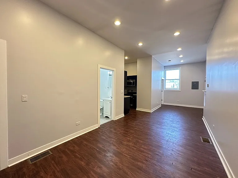 2944 W Montrose Ave #2 — Photo 9