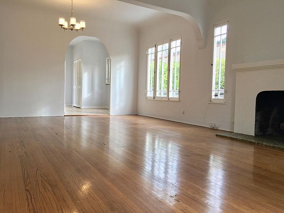 3rd image of 9007 Phyllis Ave