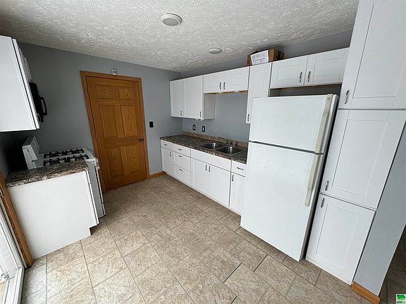 5th image of 419 Fawcett St