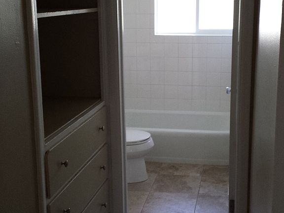 5th image of 250 E Baird Ave