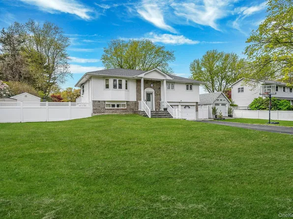 6 Warbler Lane, Commack, NY 11725
