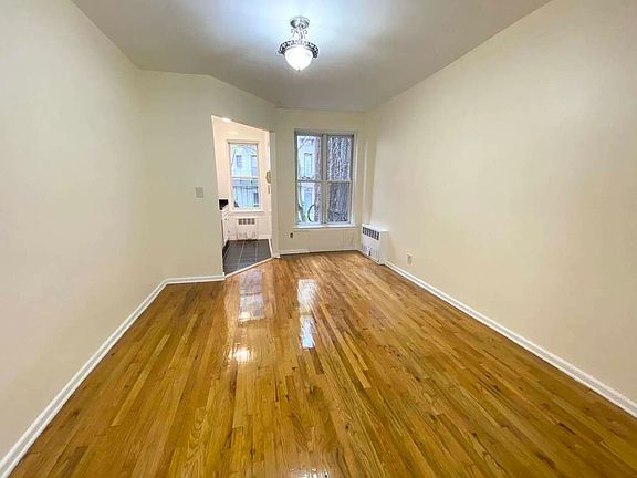 5th image of 240 E 89th St #1C