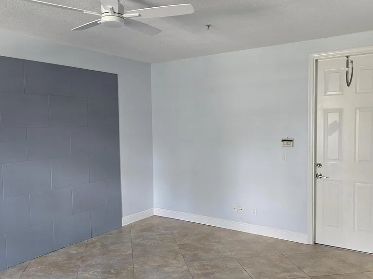4261 E Main St — Photo 24