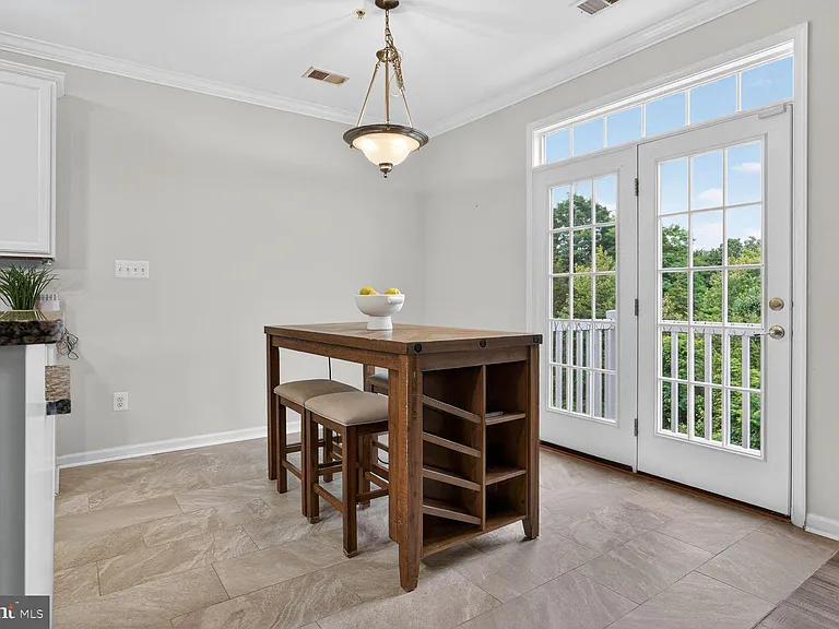 2621 Eastbourne Dr — Photo 12
