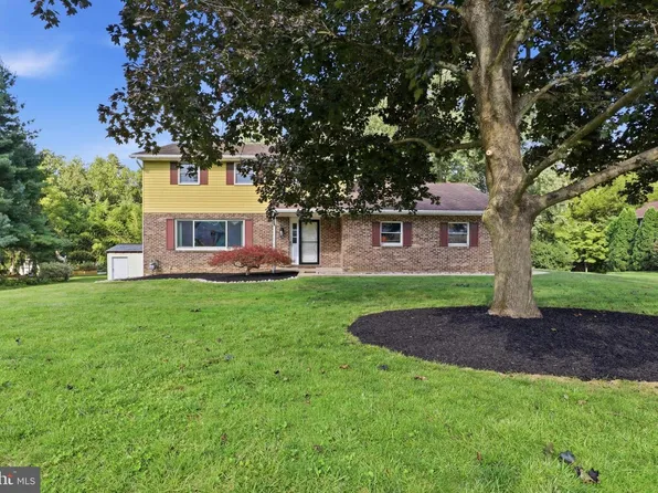 1733 Powder Mill Rd, York, PA 17403