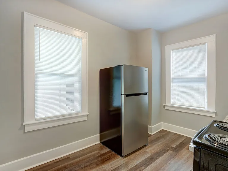 1013 W Victory Dr — Photo 13