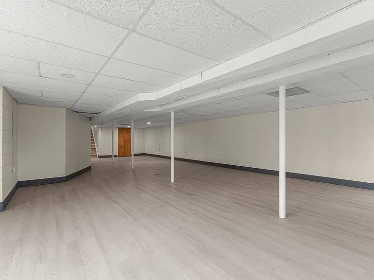 20325 Westview Dr — Photo 22