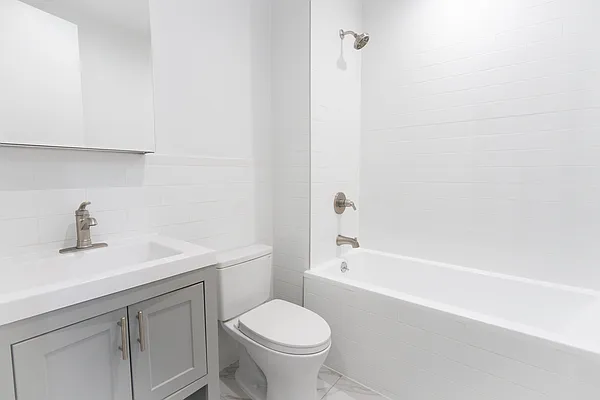 Bathroom, photo 1
