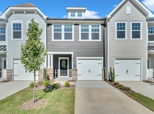 818 Kensley Grove Ln, Fuquay Varina, NC 27526