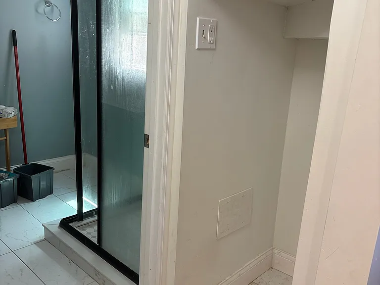 2237 S Oakley Ave — Photo 7