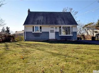 18 Howells Rd, Bay Shore, NY 11706