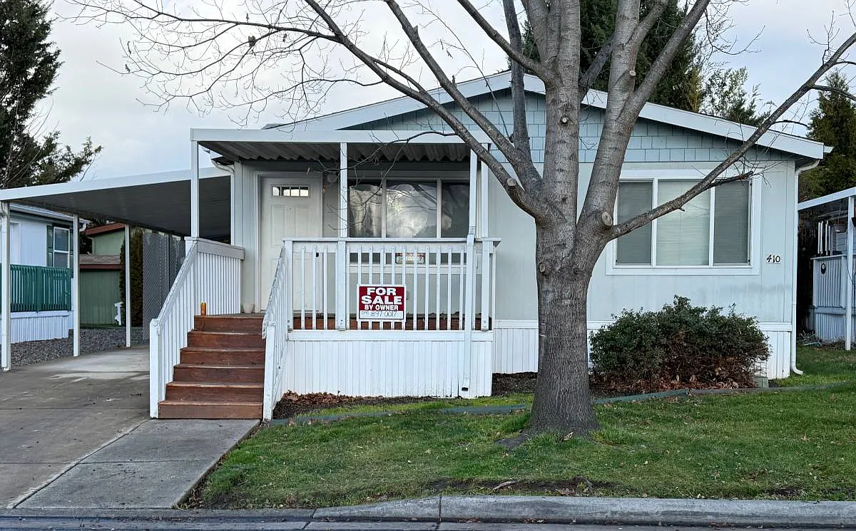 Alexander Ln, Medford — Photo 3