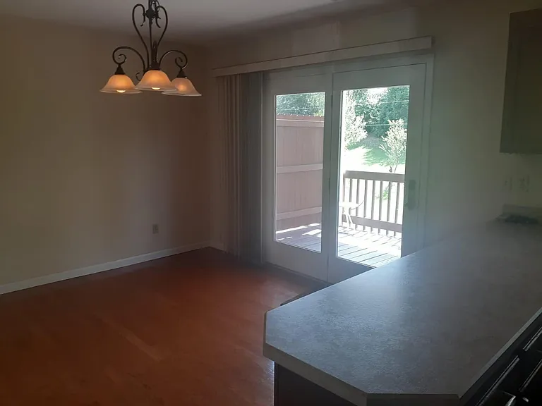 1614 Forest Hills Dr — Photo 5