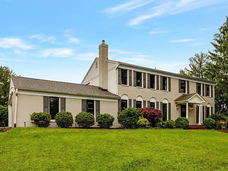 10904 Belgravia Ct — Photo 2