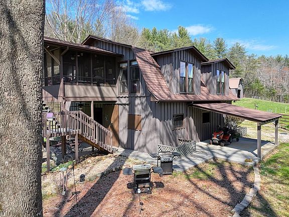 3rd image of 1275 Hells Hollow Rd