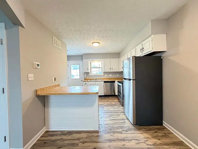 424 Garden City Dr — Photo 5