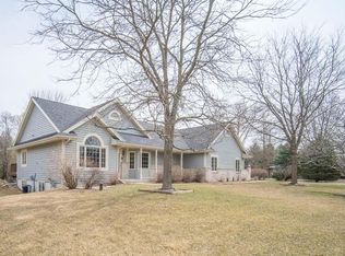 W121 Ruders Cir, Oconomowoc, WI 53066