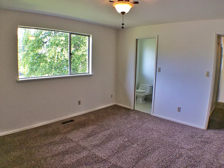 15220 NE 3rd Pl — Photo 15