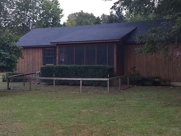 3rd image of 104 Perkins Ln