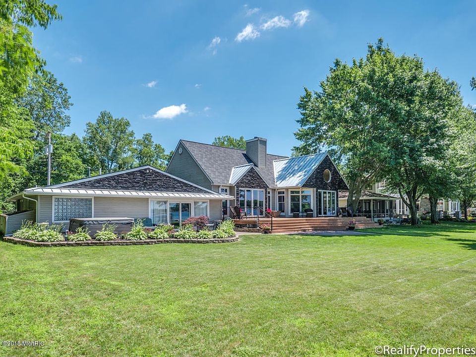 1st image of 7149 Wildermere Dr NE