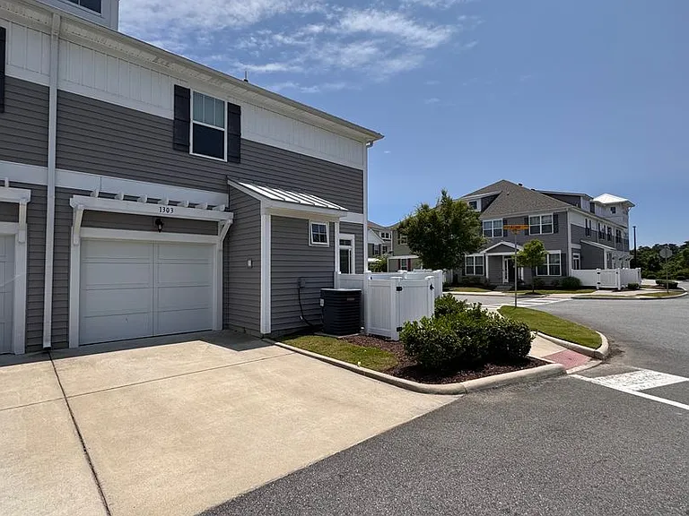 1303 Tides Edge Ct — Photo 18