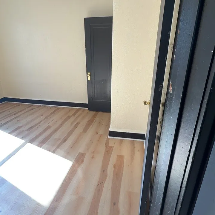 2613 W Capitol Dr #9