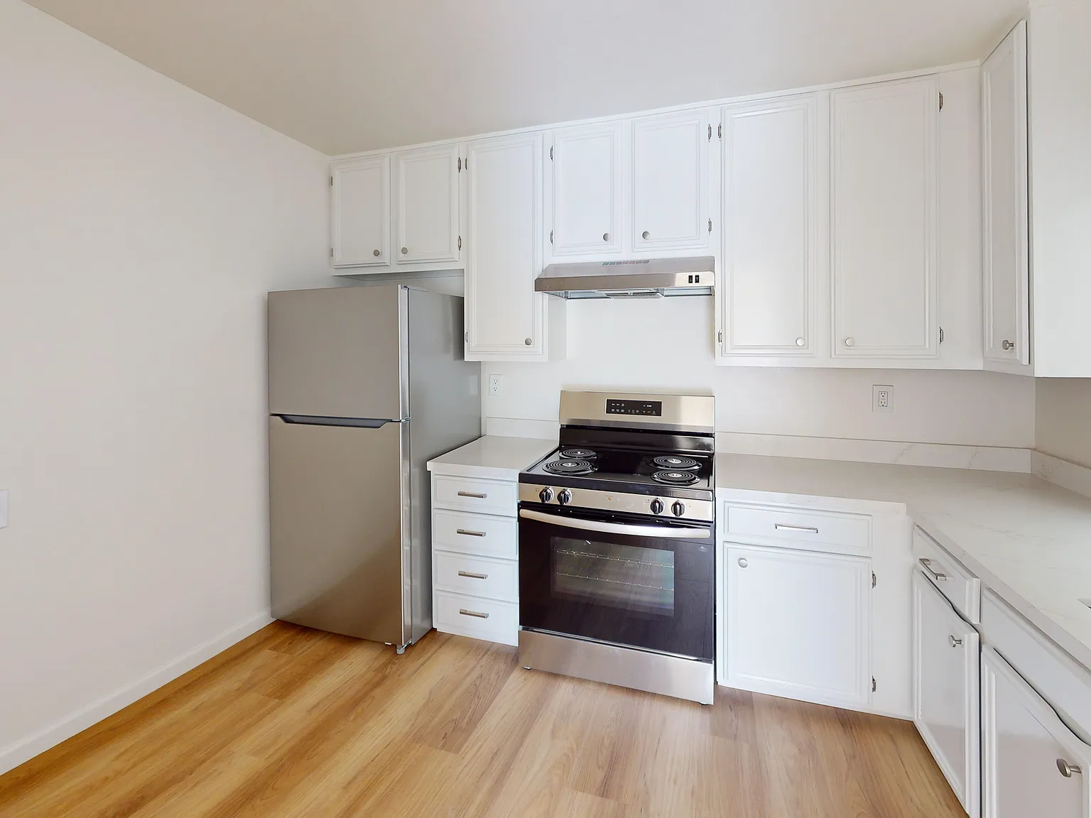 Charming 1BR in Laurel Heights | Pet Friendly — Photo 3