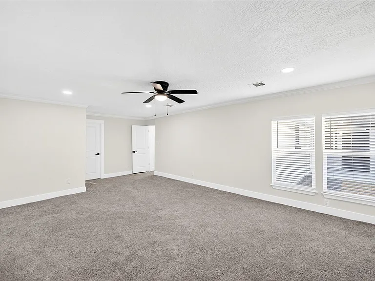 535 Elton St — Photo 5