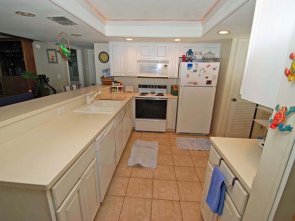 3rd image of 3400 Gulf Blvd Beach House Ii #401