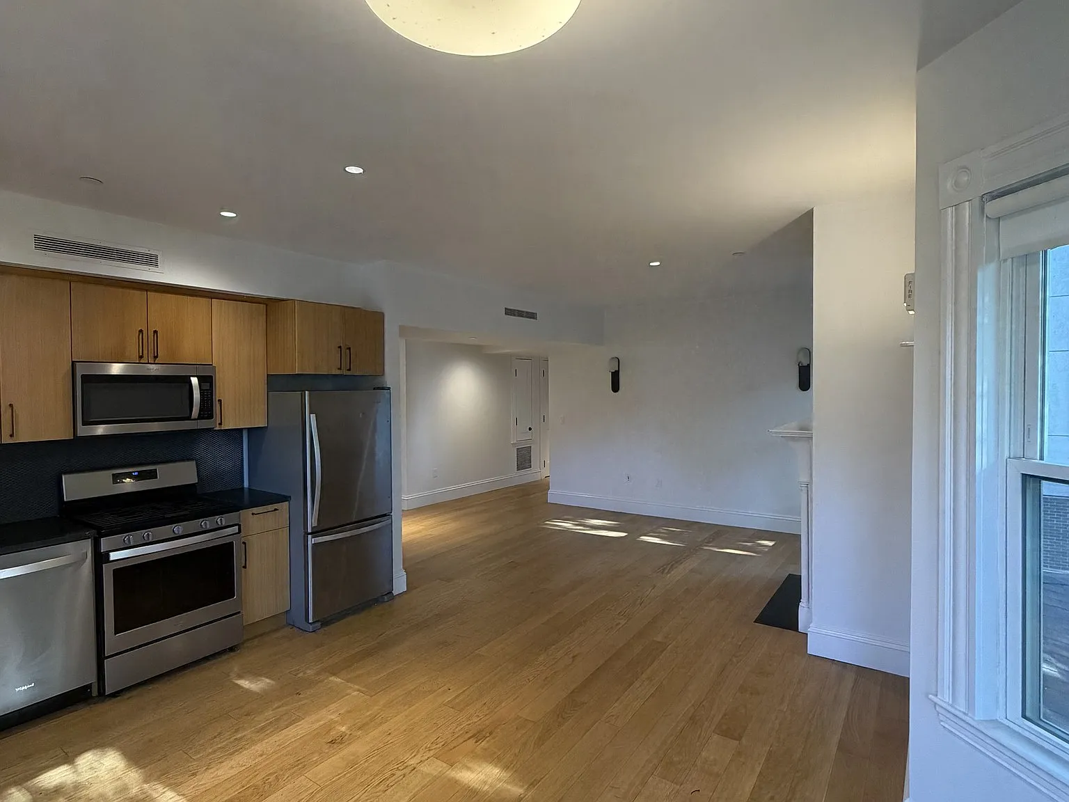 3 bed, 3.0 bath, $5,775 — Photo 2