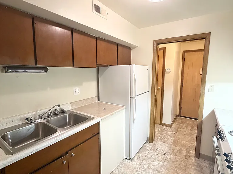 242 Noble Ave #105 — Photo 6