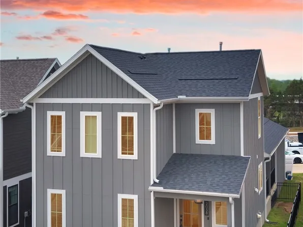 2058 E Little Crew Dr, Fayetteville, AR 72703