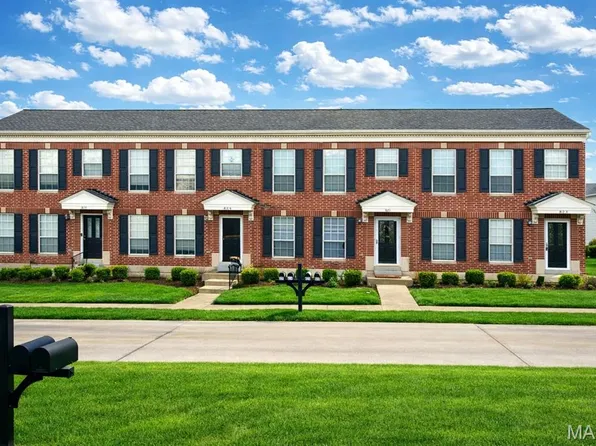 821 Brookmead Dr, O'Fallon, MO 63366