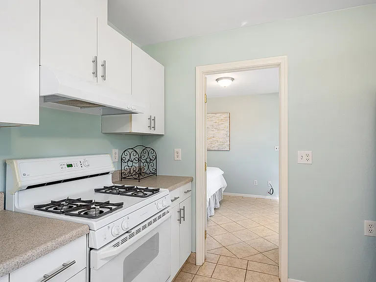 2040 Ferndale Rd — Photo 3