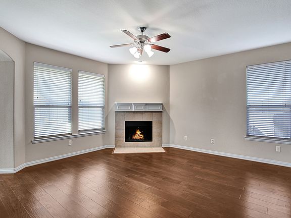 4th image of 15900 Alvarado Dr