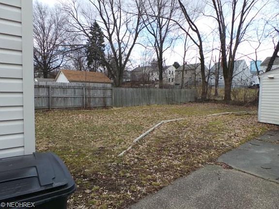 2nd image of 930 E Archwood Ave