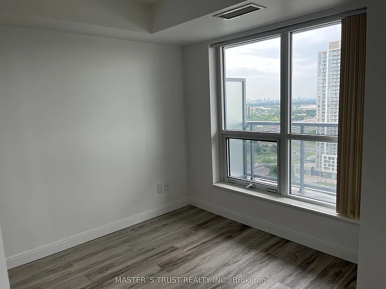 151 Village Green Sq #2606 — Photo 13
