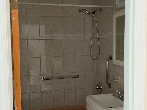 4th image of 24-42 98th St