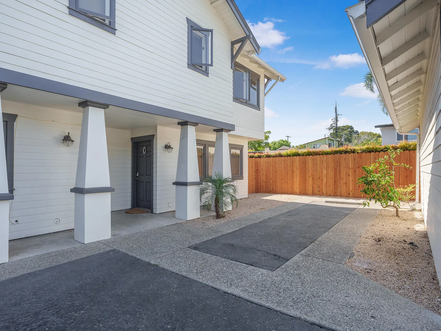 2 bed, 1.0 bath, $4,250 — Photo 2