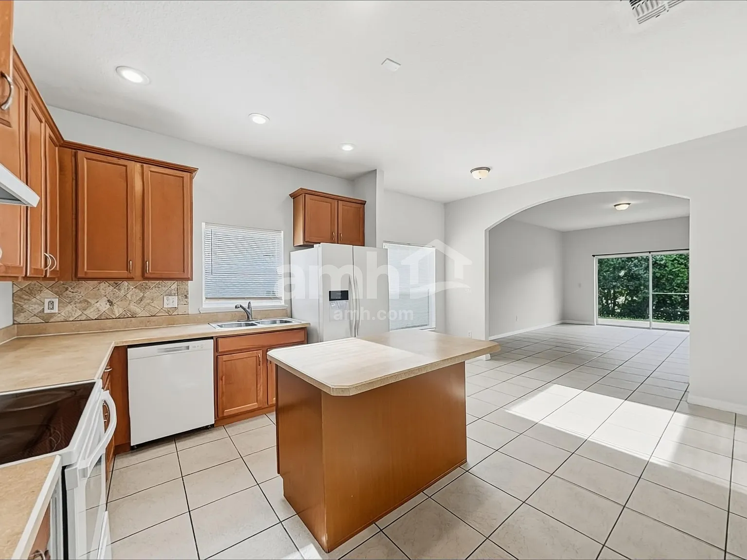4 bed, 2.0 bath, 1960 sqft, $2,645 — Photo 4